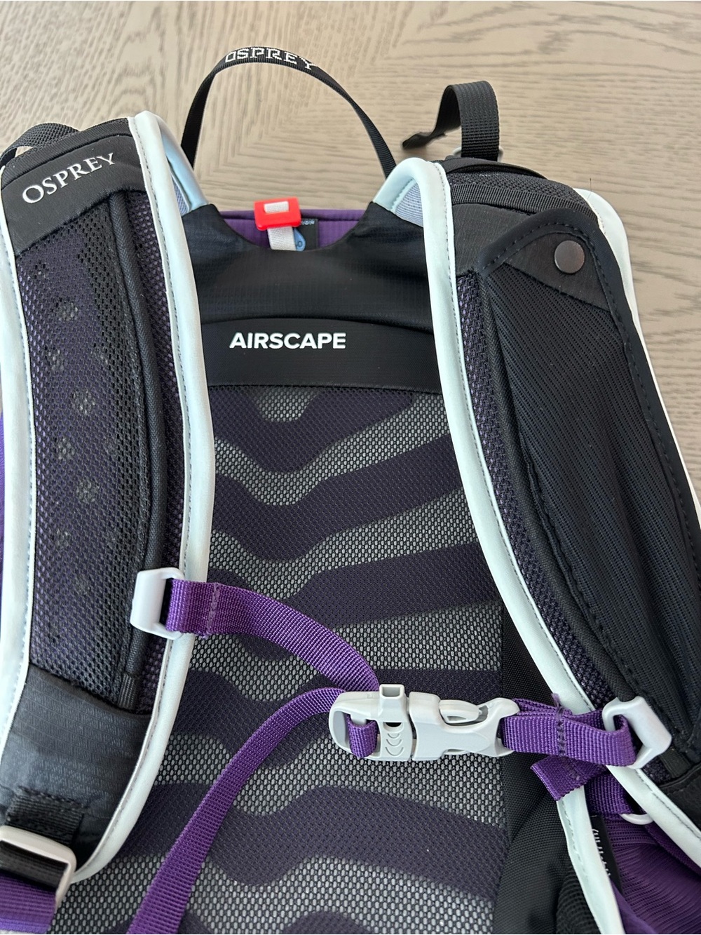OSPREY Tempest 9 Daypack - Excellent condition - Picture 9 of 13